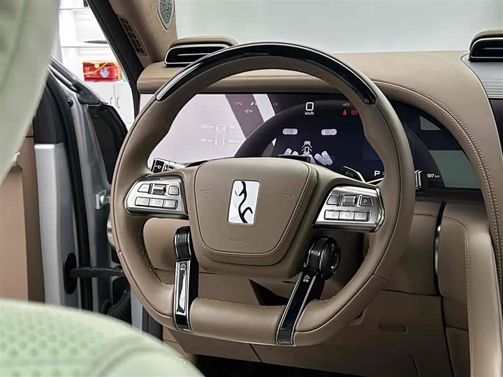 Фото 14 - BYD Yangwang U8