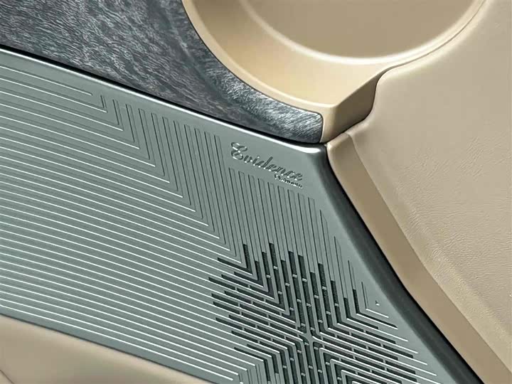 Фото 17 - BYD Yangwang U8