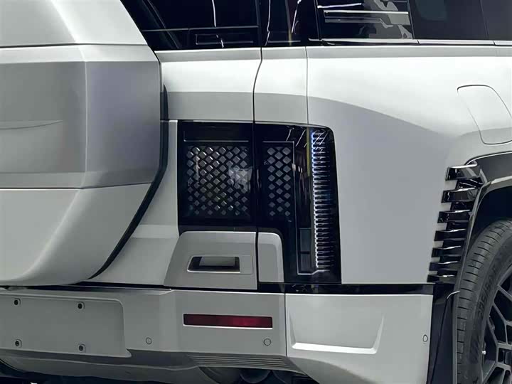 Фото 20 - BYD Yangwang U8