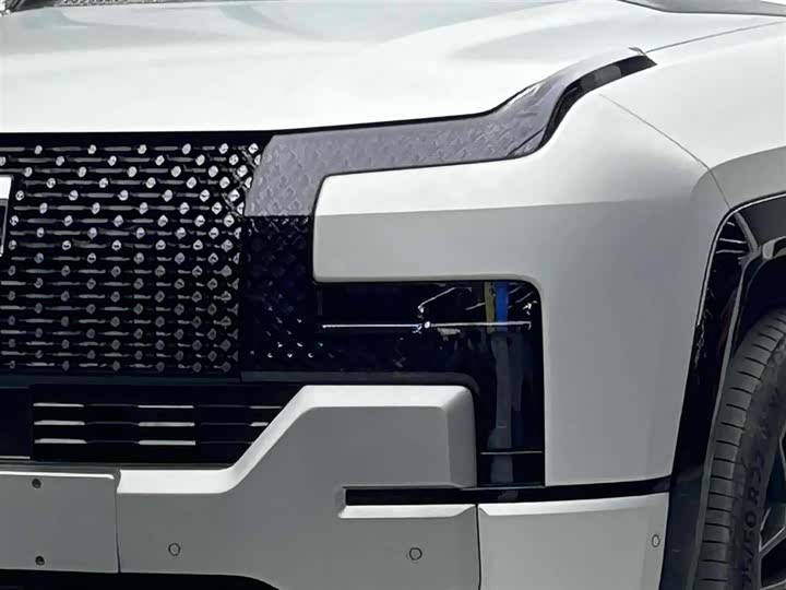 Фото 3 - BYD Yangwang U8