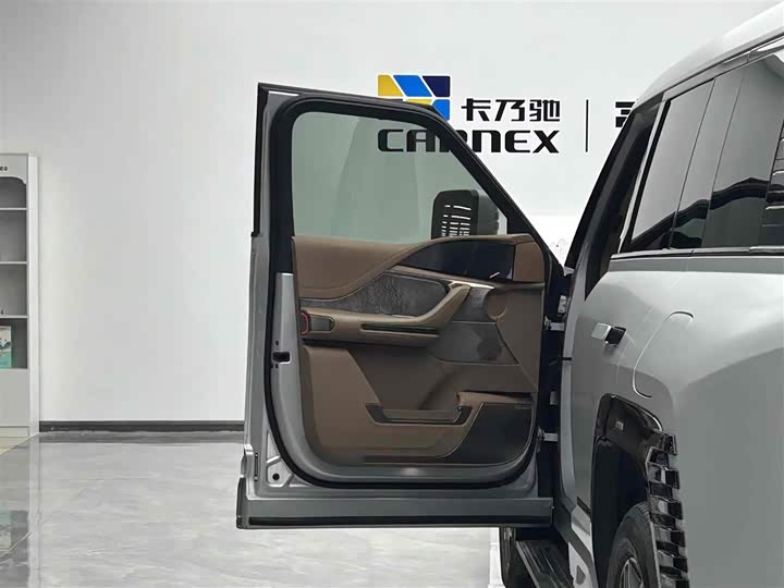 Фото 5 - BYD Yangwang U8