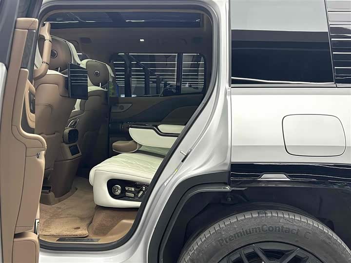 Фото 7 - BYD Yangwang U8