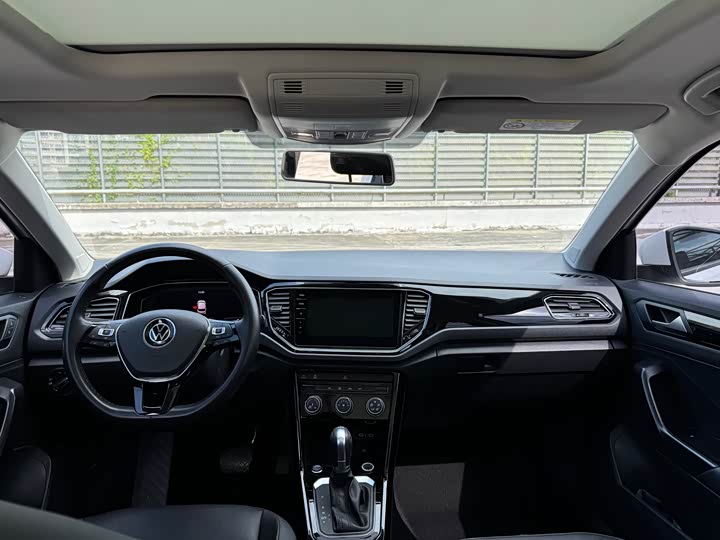 Фото 10 - Volkswagen T-Roc