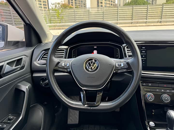 Фото 11 - Volkswagen T-Roc