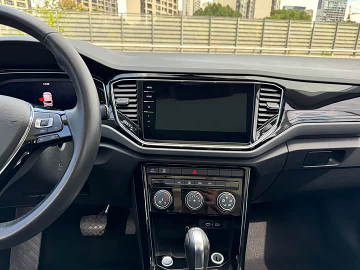 Фото 12 - Volkswagen T-Roc