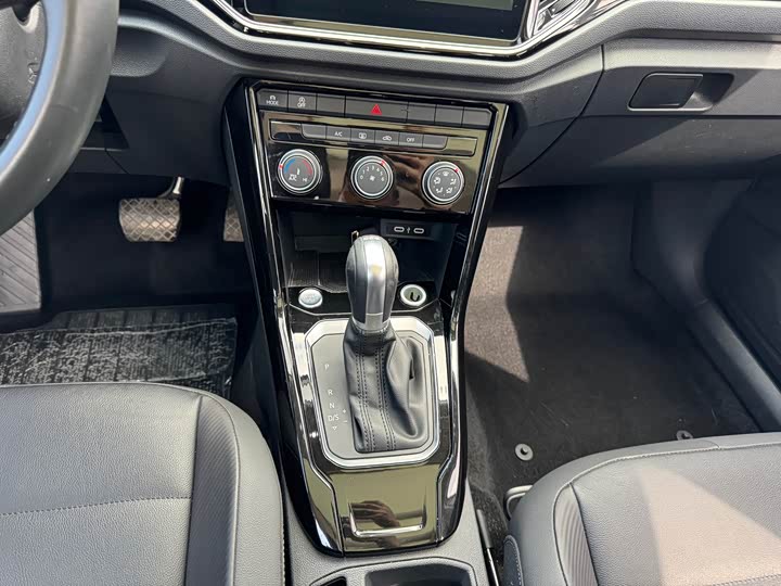 Фото 13 - Volkswagen T-Roc