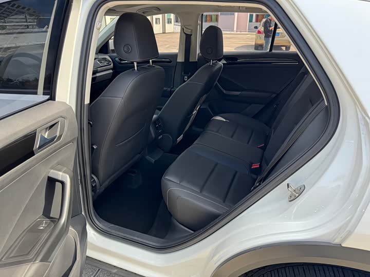 Фото 9 - Volkswagen T-Roc