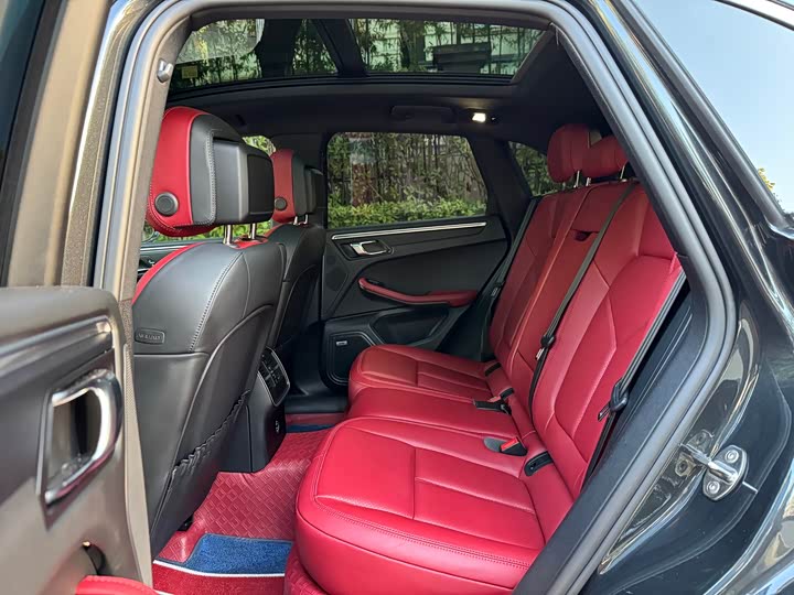 Фото 18 - Porsche Macan