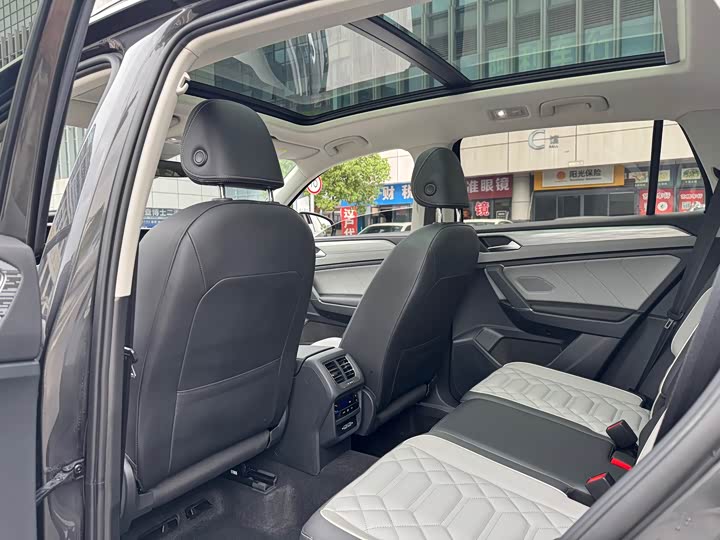 Фото 14 - Volkswagen Tayron