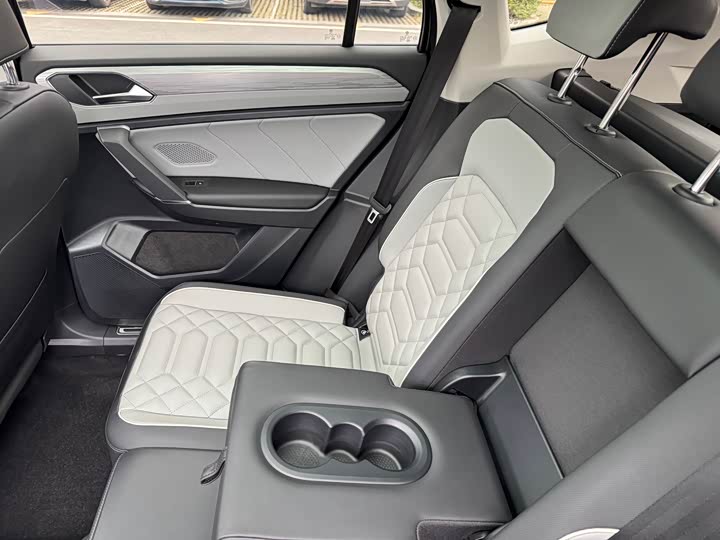 Фото 15 - Volkswagen Tayron