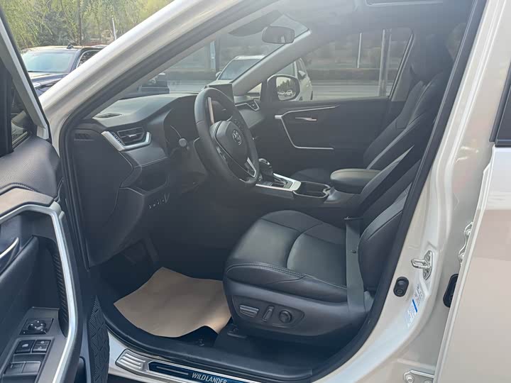 Фото 10 - Toyota Wildlander