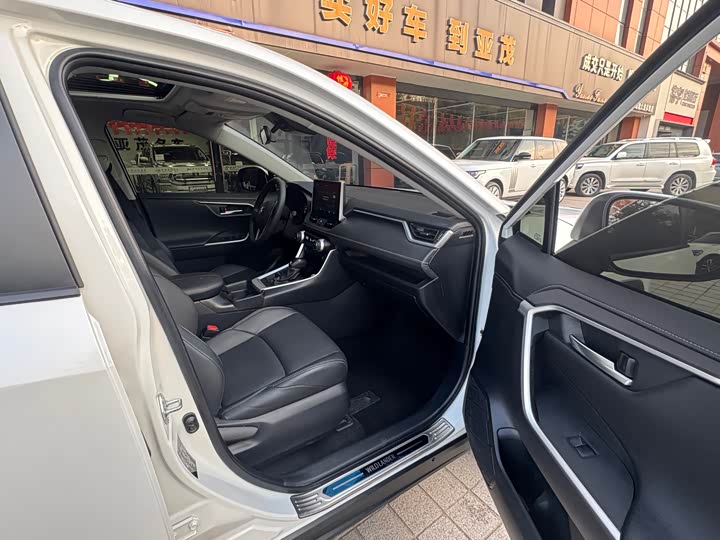 Фото 15 - Toyota Wildlander