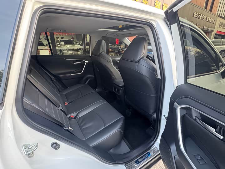 Фото 16 - Toyota Wildlander