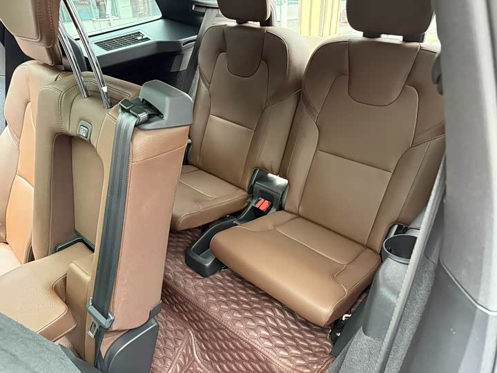 Фото 4 - Volvo XC90