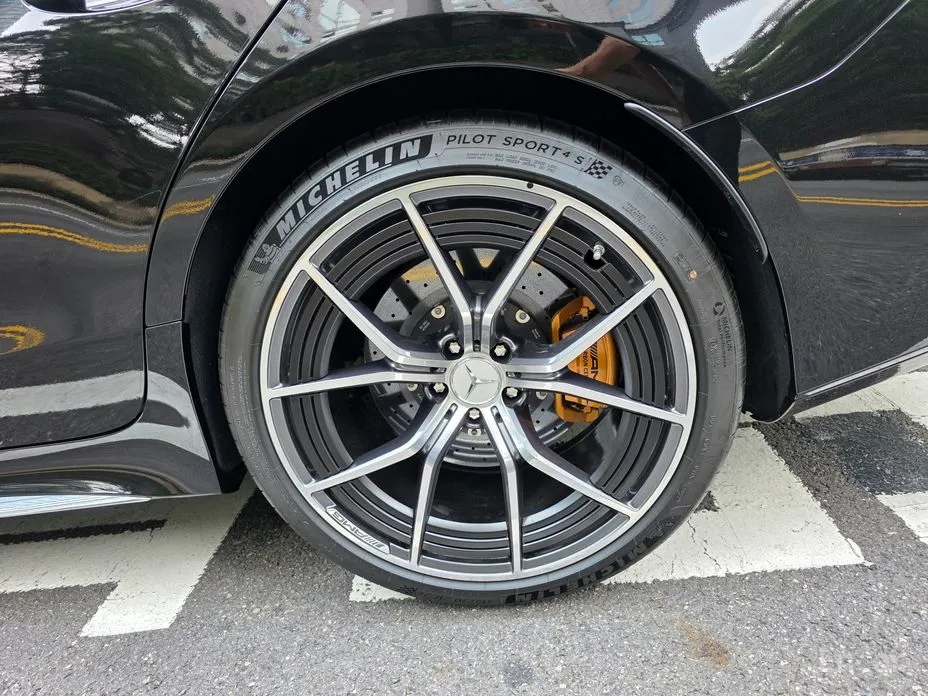 Фото 18 - Mercedes-Benz AMG GT