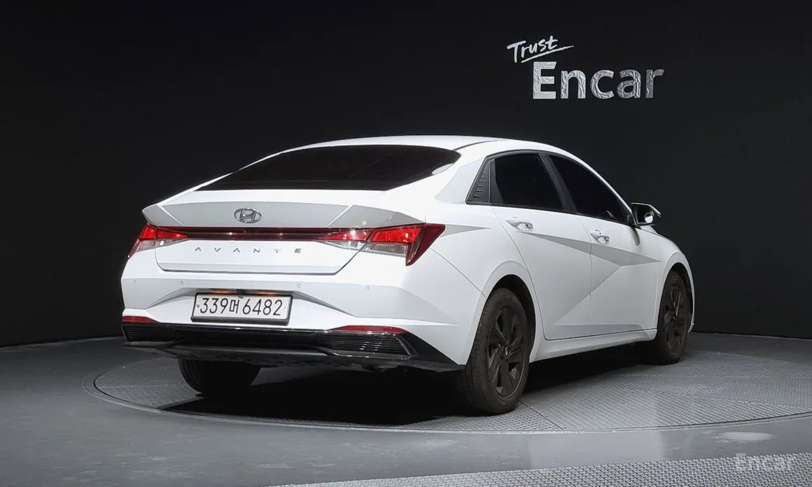 Фото 2 - Hyundai Avante