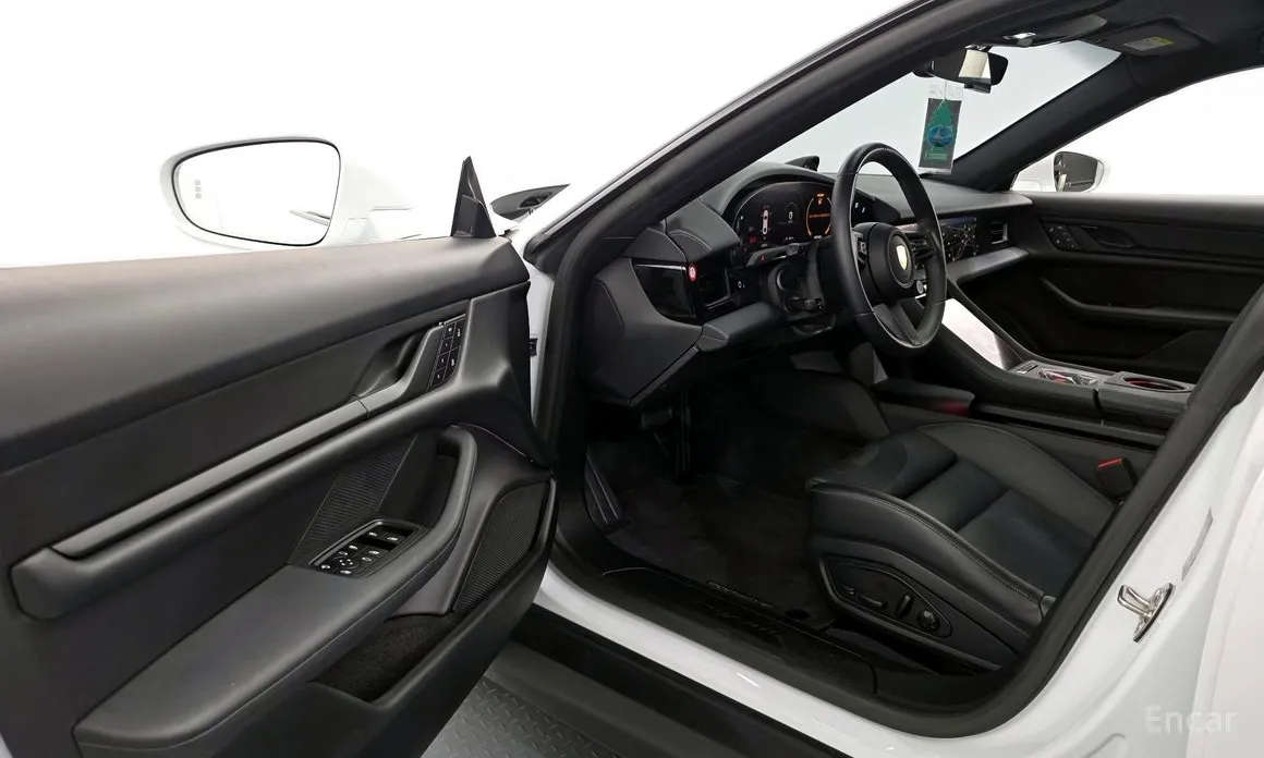 Фото 10 - Porsche Taycan