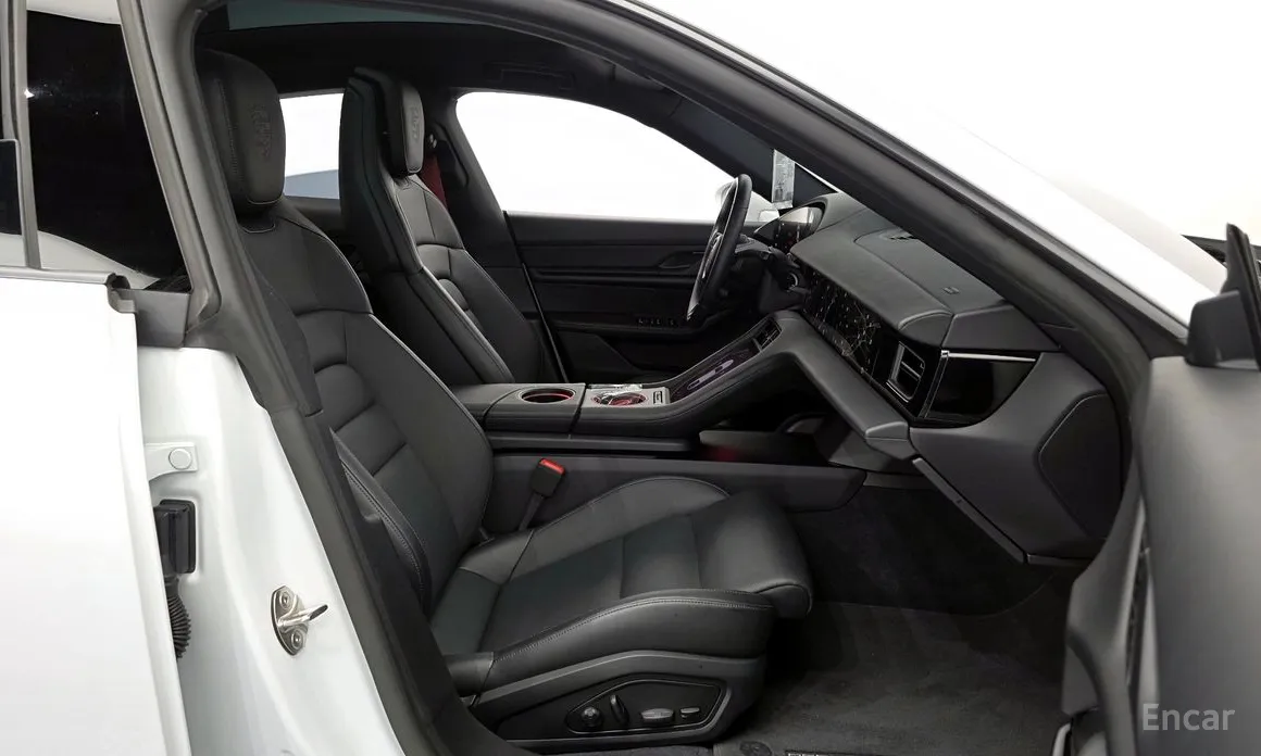 Фото 11 - Porsche Taycan