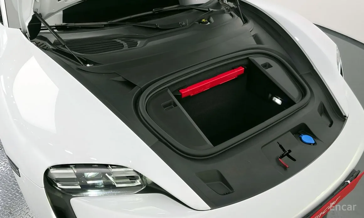 Фото 6 - Porsche Taycan