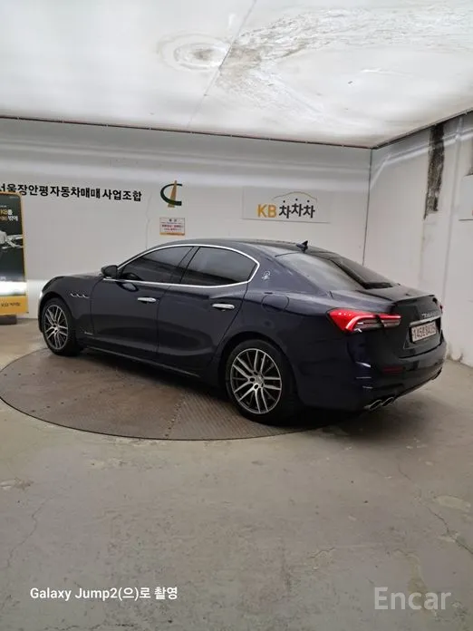 Фото 2 - Maserati Ghibli