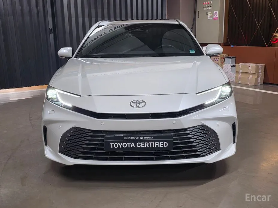 Фото 2 - Toyota Camry