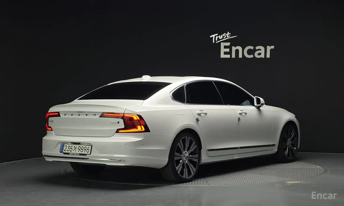 Фото 2 - Volvo S90