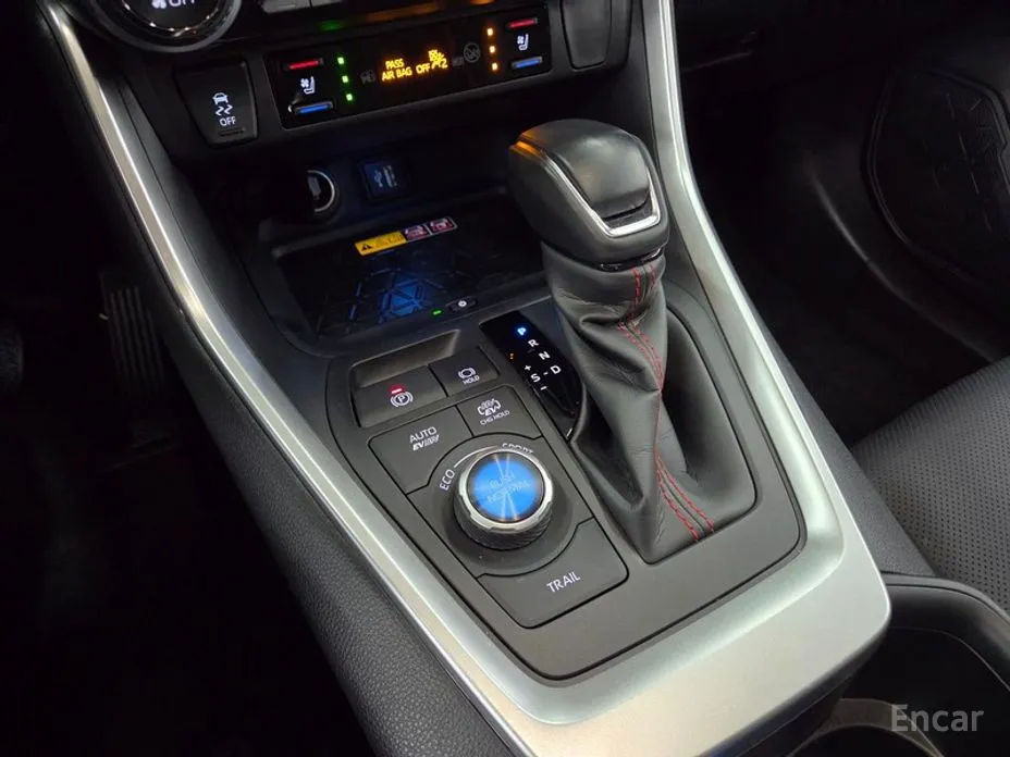 Фото 10 - Toyota RAV4