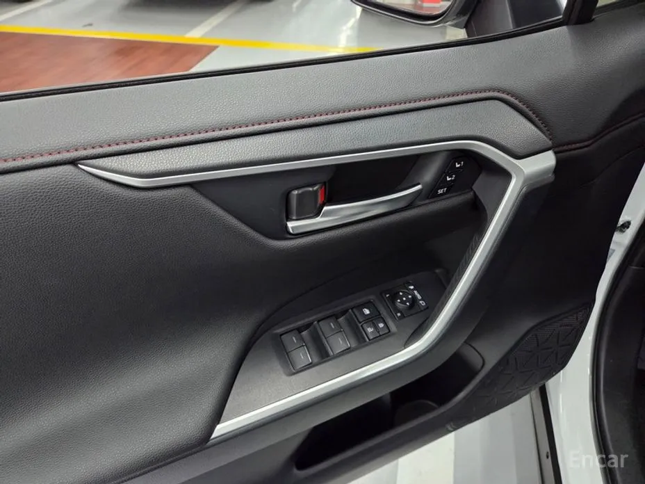 Фото 13 - Toyota RAV4