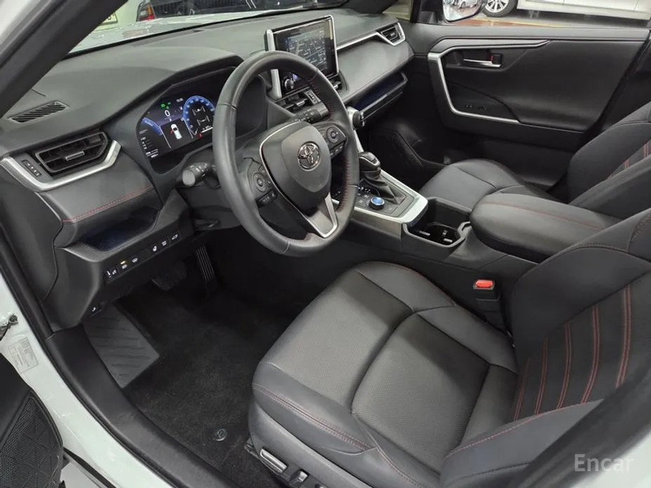 Фото 14 - Toyota RAV4