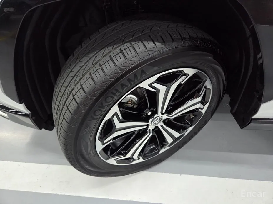 Фото 18 - Toyota RAV4