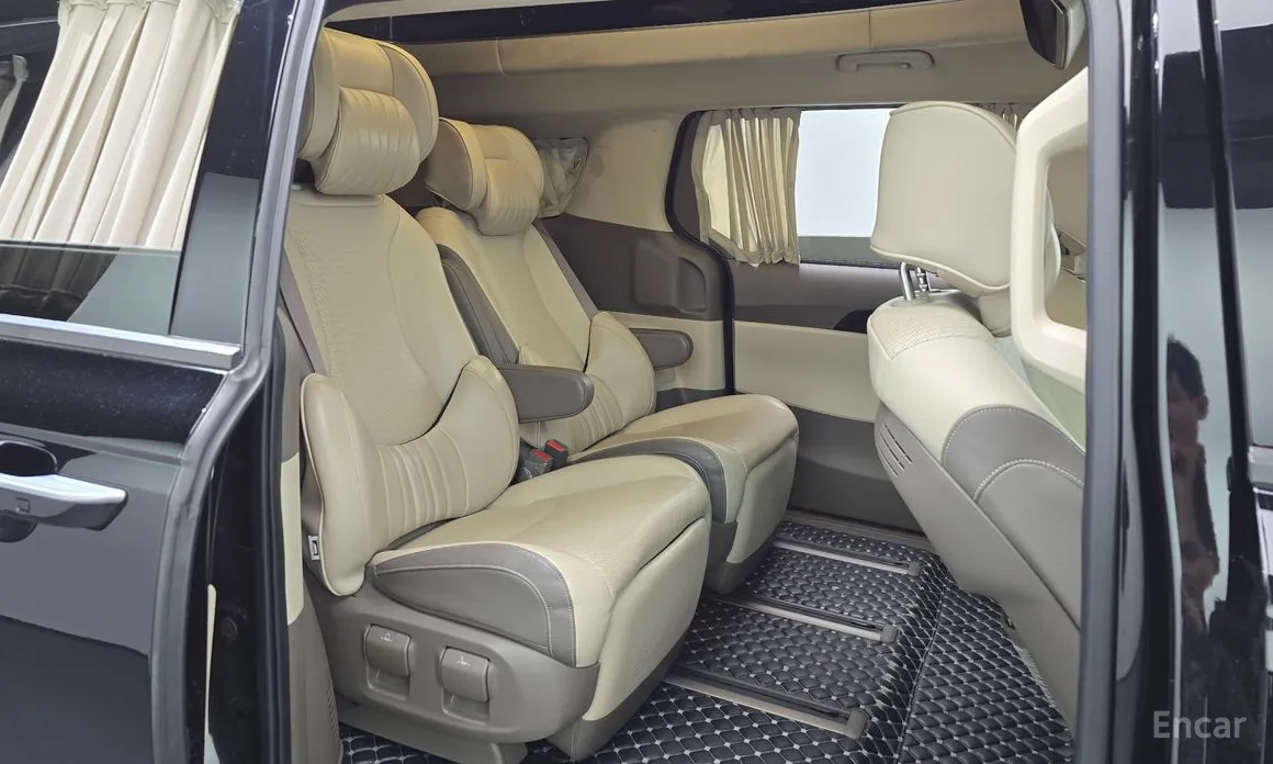 Фото 12 - Kia Carnival