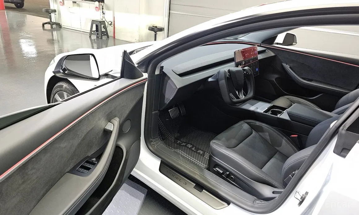 Фото 10 - Tesla Model 3