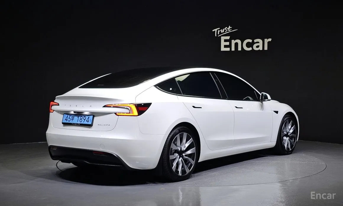 Фото 2 - Tesla Model 3