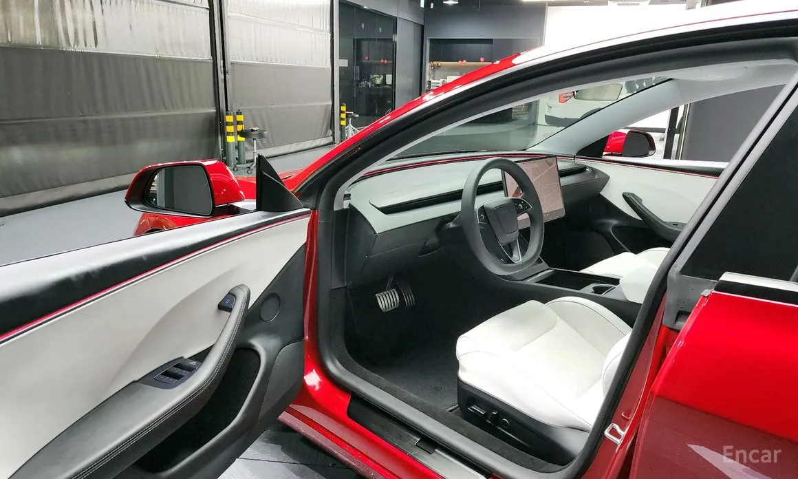 Фото 10 - Tesla Model 3