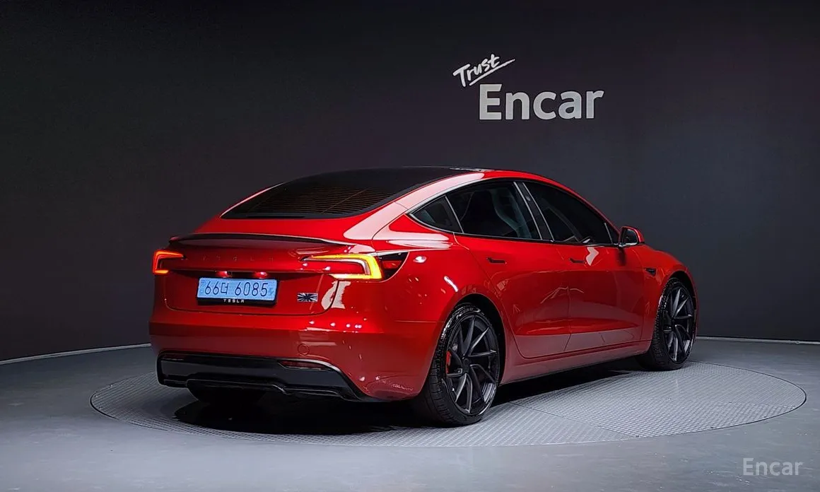 Фото 2 - Tesla Model 3