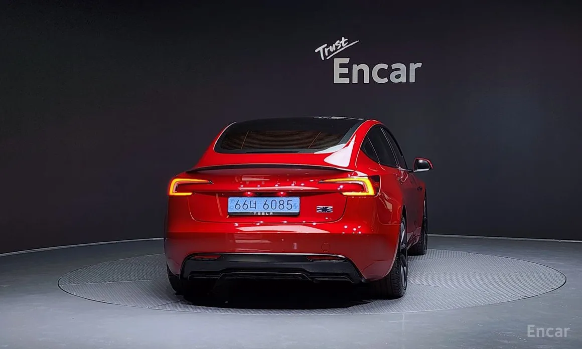 Фото 4 - Tesla Model 3