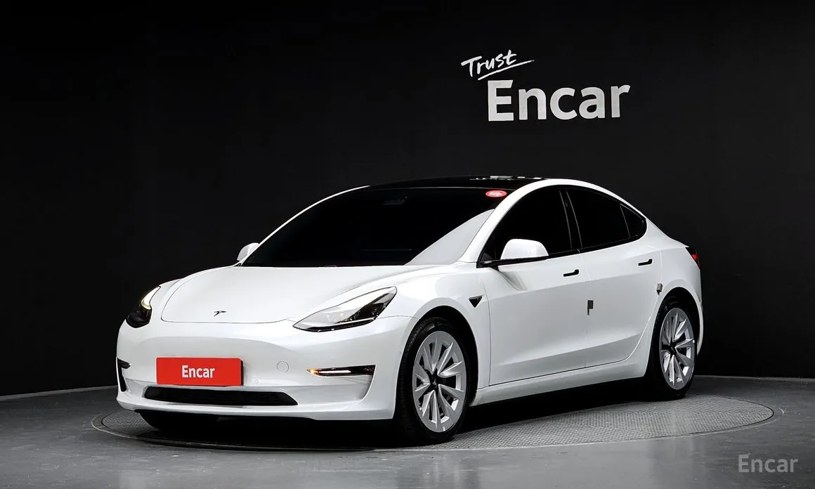 Фото 1 - Tesla Model 3