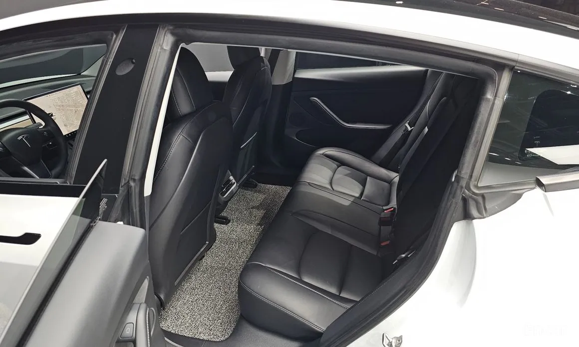 Фото 12 - Tesla Model 3