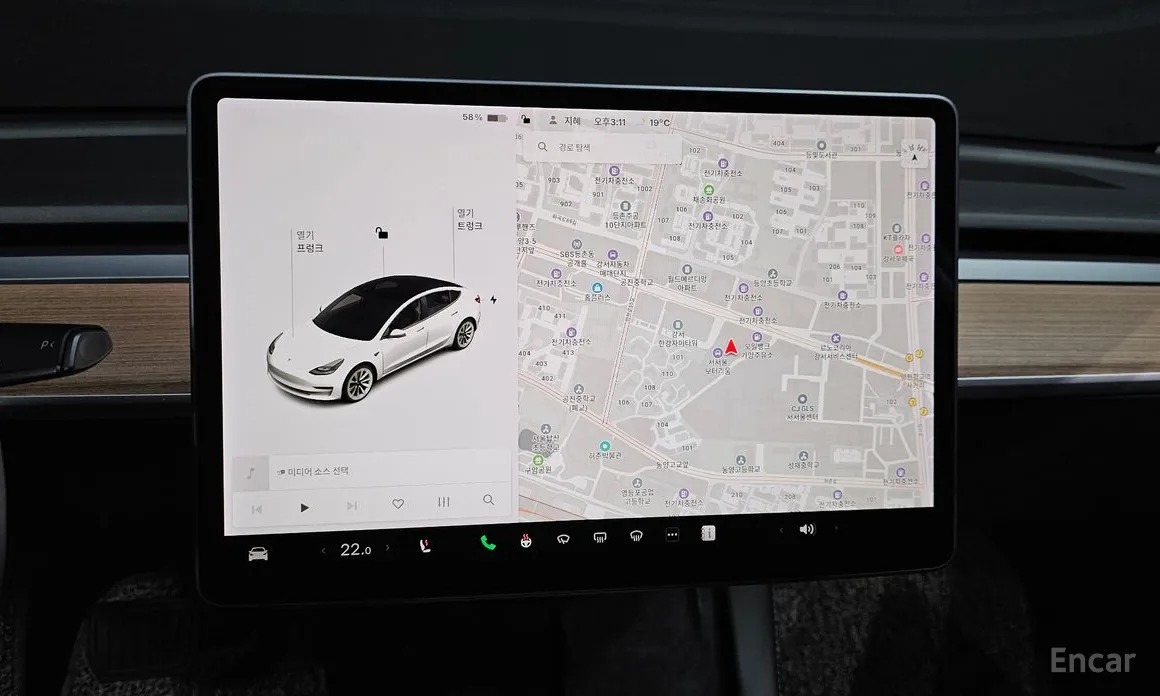 Фото 14 - Tesla Model 3