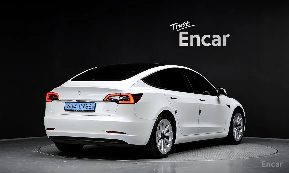 Фото 2 - Tesla Model 3