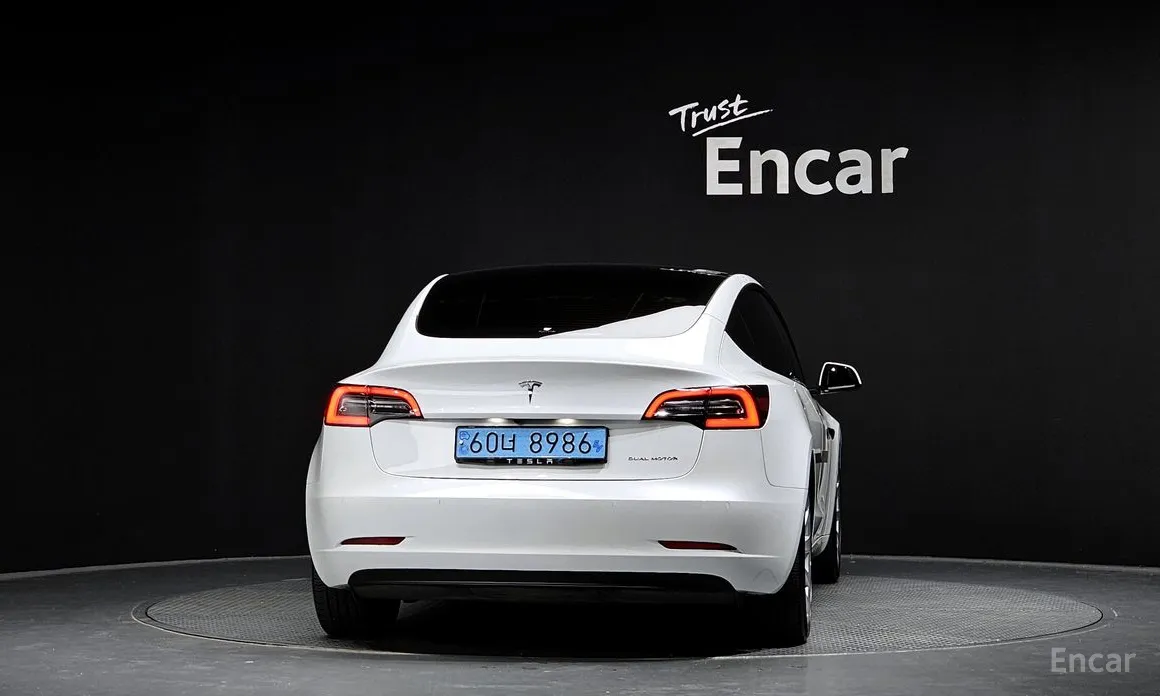 Фото 4 - Tesla Model 3