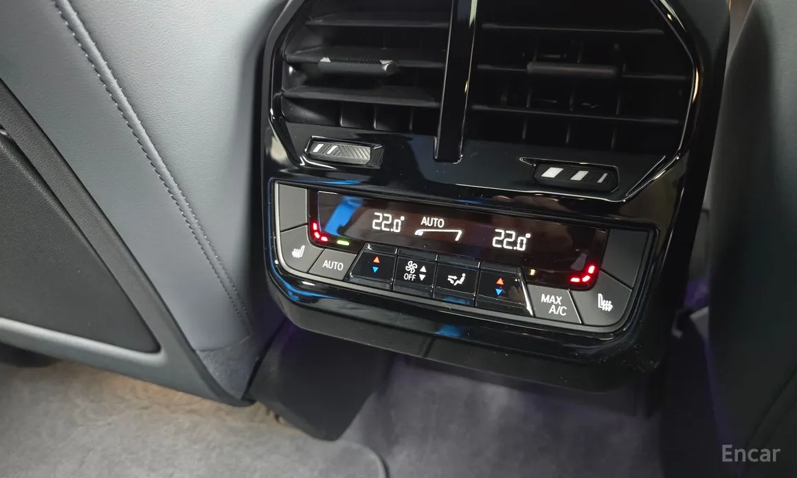 Фото 18 - BMW iX