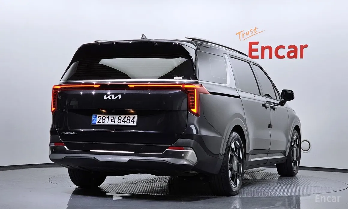 Фото 2 - Kia Carnival