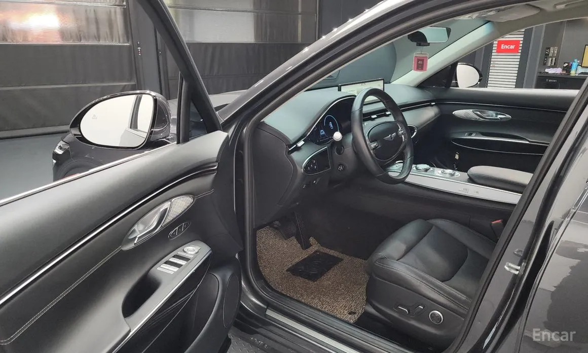 Photo 10 - Genesis GV70