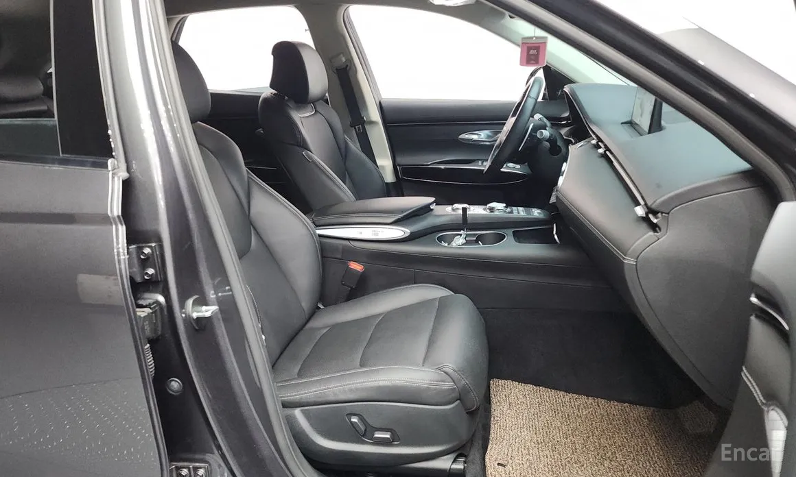 Photo 11 - Genesis GV70