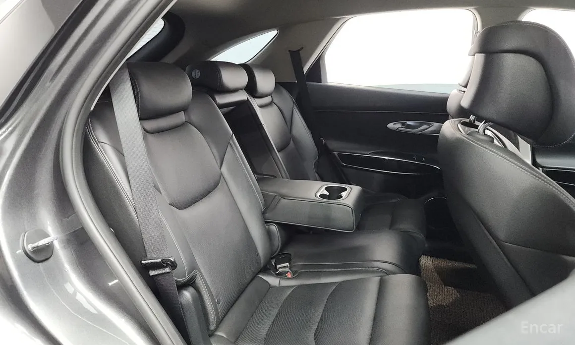 Photo 12 - Genesis GV70