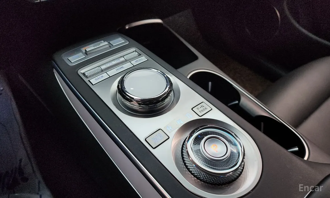 Photo 9 - Genesis GV70