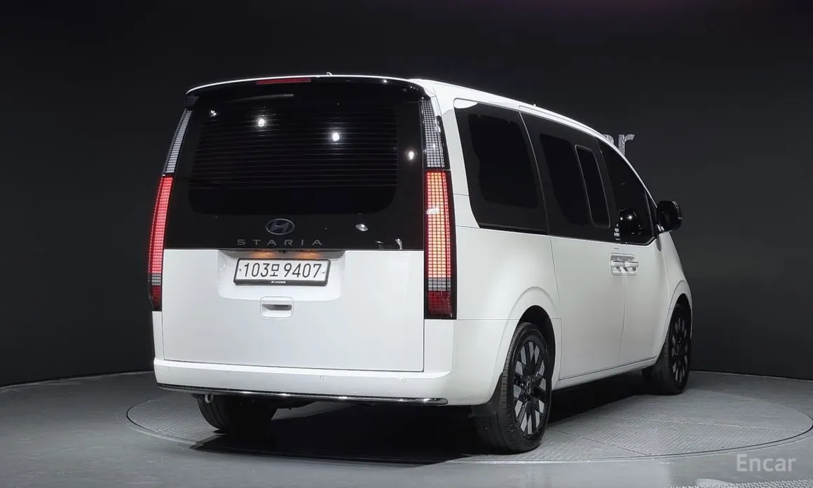 Фото 2 - Hyundai Staria