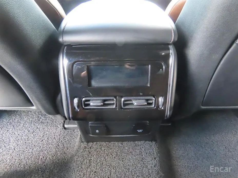 Фото 12 - Lincoln Aviator