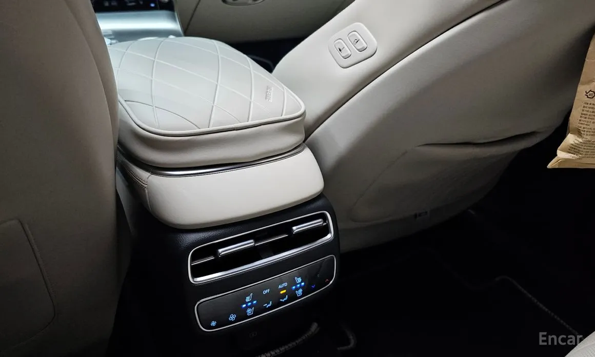 Фото 17 - Genesis GV70